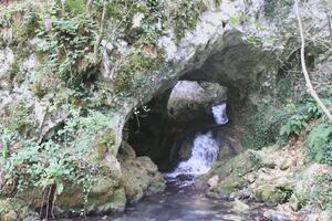 NESTVARNI TURISTIČKI BISER U SRCU SRBIJE: Upoznajte Vodenu pećinu, ali držite se VAŽNOG UPOZORENJA! (FOTO)